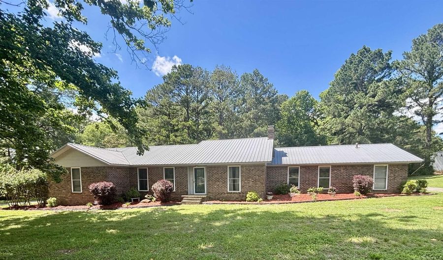 102 Club House Dr, Bald Knob, AR 72010 - 5 Beds, 3 Bath