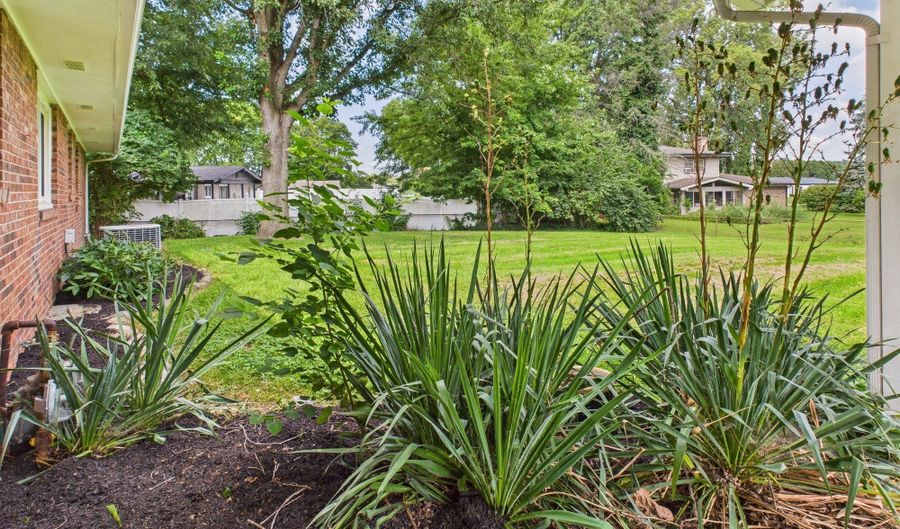 2208 E Cross St, Anderson, IN 46012 - 3 Beds, 2 Bath