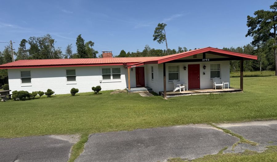 379 Lakepoint Rd, Alford, FL 32420 - 5 Beds, 3 Bath