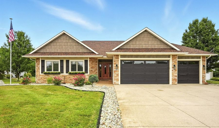 3160 N 405 E, Angola, IN 46703 - 4 Beds, 3 Bath