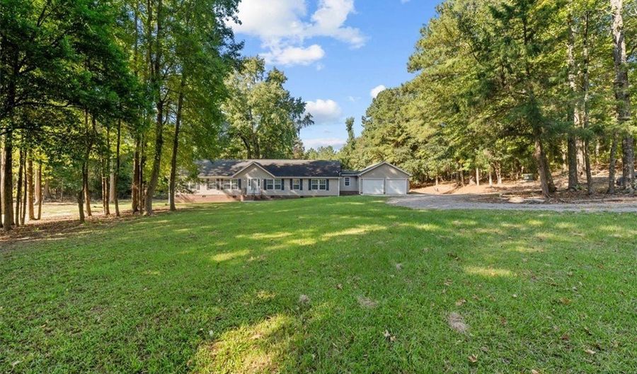 11891 Aberdeen Rd, Aberdeen, NC 28315 - 3 Beds, 3 Bath