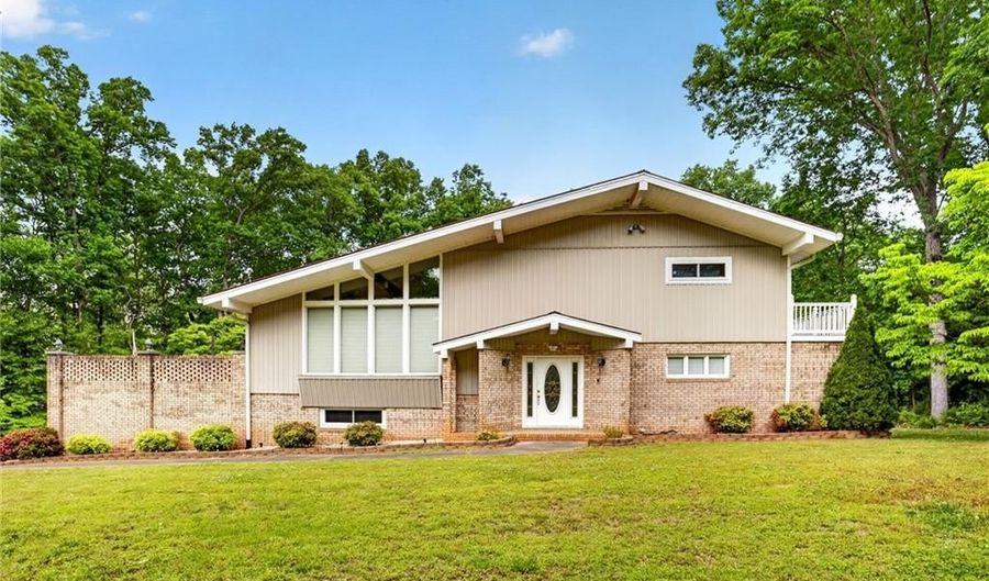 5138 Red Fox Trl, Asheboro, NC 27205 - 3 Beds, 3 Bath
