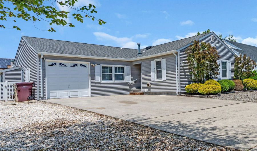 82 Spinnaker Ct, Bayville, NJ 08721 - 3 Beds, 3 Bath