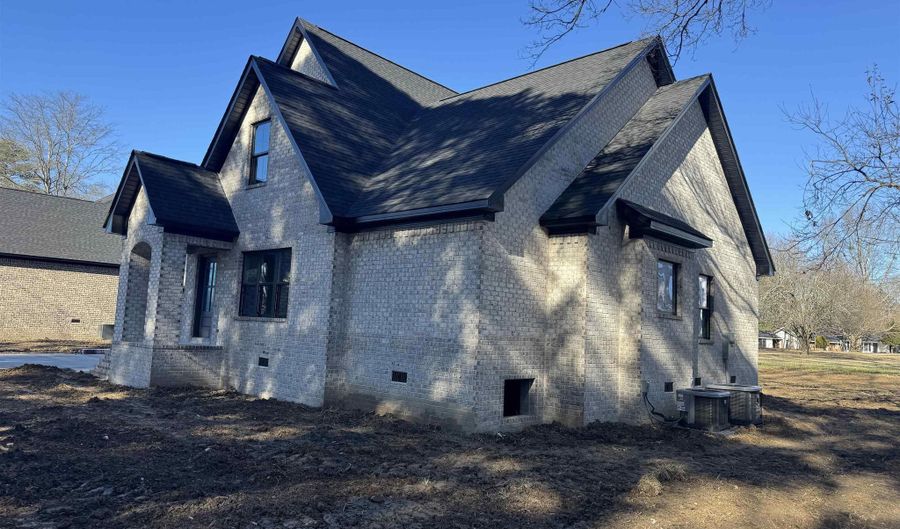 1324 S Broad St, Albertville, AL 35950 - 3 Beds, 3 Bath