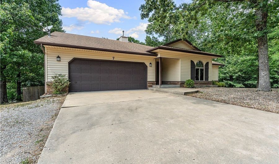 7 Cherhill Dr, Bella Vista, AR 72714 - 3 Beds, 2 Bath