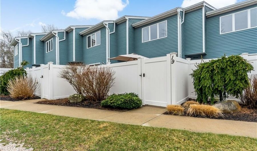 50 S Bay Dr 19, Narragansett, RI 02882 - 2 Beds, 2 Bath