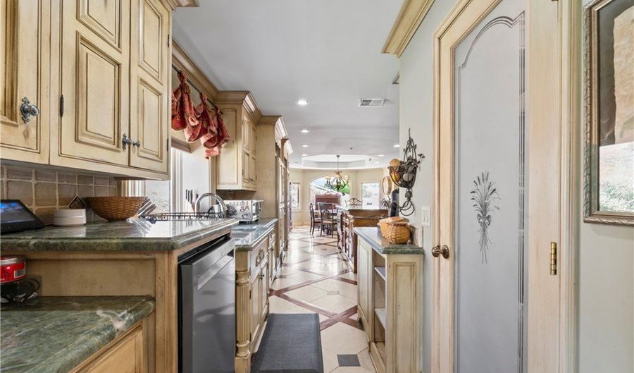 34037 Agua Dulce Canyon Rd, Agua Dulce, CA 91390 - 6 Beds, 5 Bath