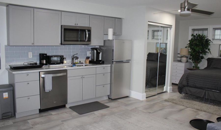 7703 NEWCASTLE Dr, Annandale, VA 22003 - 1 Beds, 1 Bath