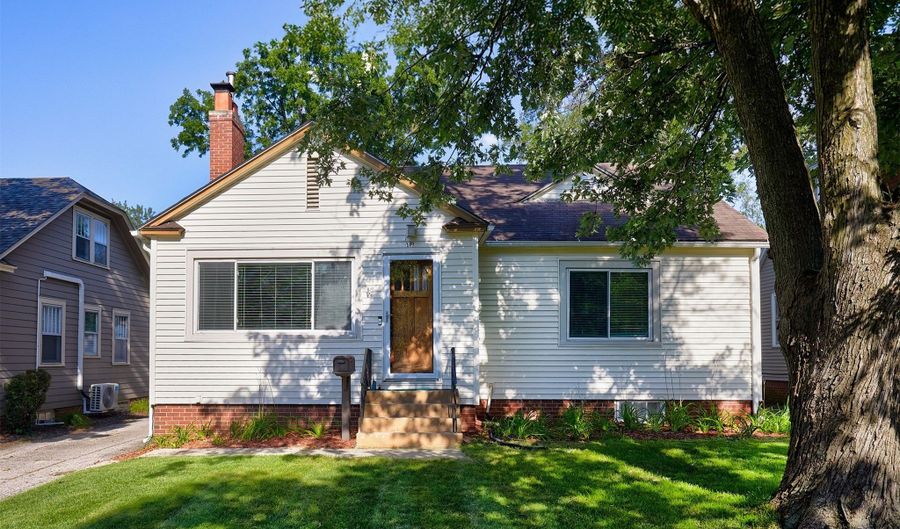 1431 44th St, Des Moines, IA 50311 - 4 Beds, 2 Bath