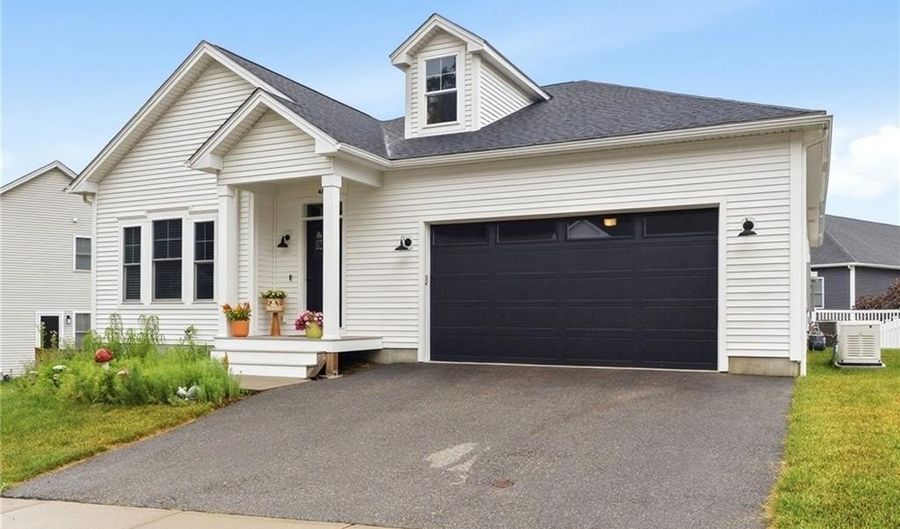 46 Somerset Cir, North Kingstown, RI 02852 - 3 Beds, 2 Bath