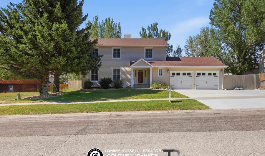 3920 Eagle Dr, Casper, WY 82604 - 4 Beds, 4 Bath