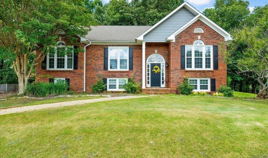 192 KENTWOOD Dr, Alabaster, AL 35007 - 4 Beds, 3 Bath