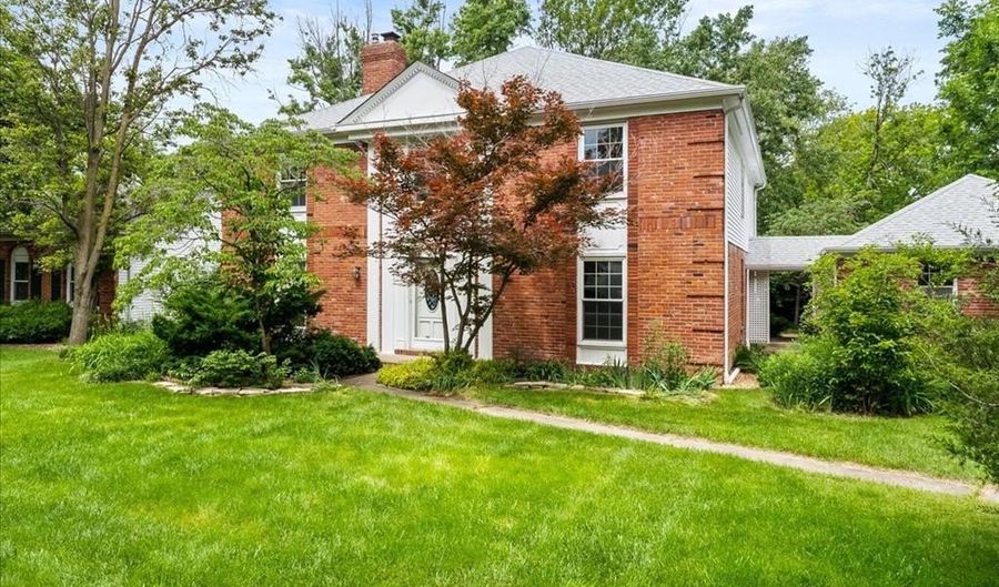 523 Nottingham Dr, Ballwin, MO 63011 - 5 Beds, 4 Bath