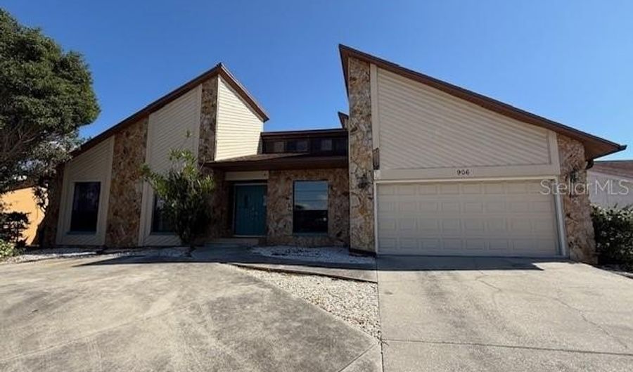 906 CHIPAWAY Dr, Apollo Beach, FL 33572 - 4 Beds, 3 Bath