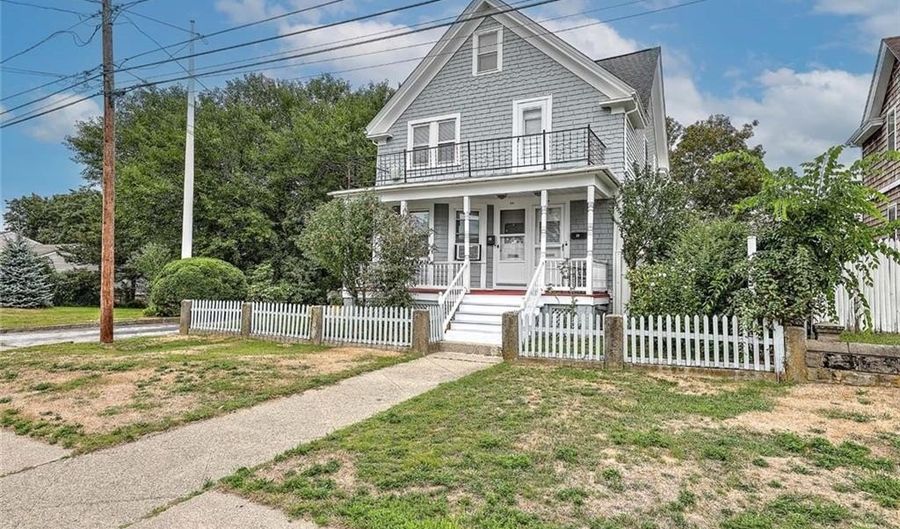 40 Brightridge Ave, East Providence, RI 02914 - 2 Beds, 1 Bath
