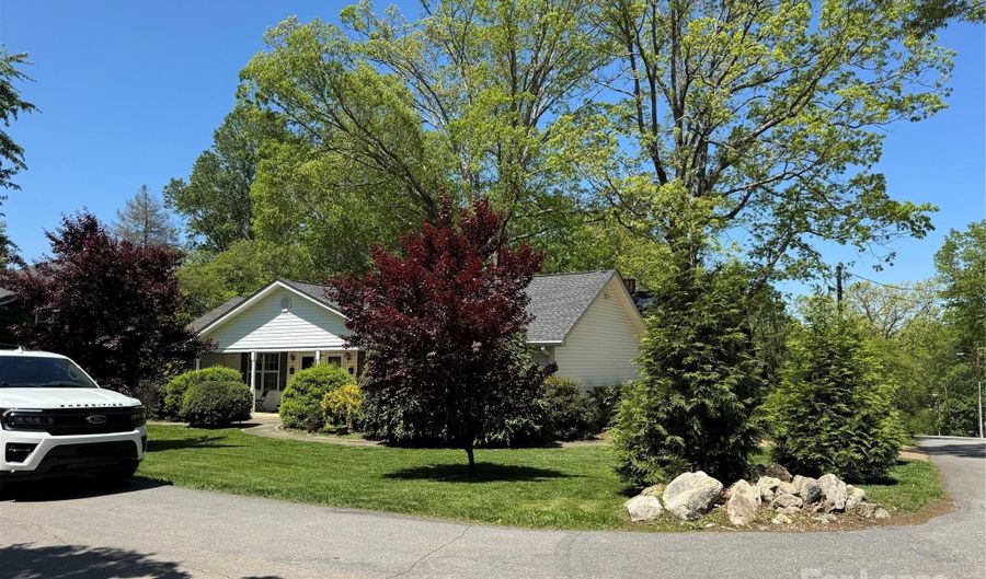 3 Fielding St, Asheville, NC 28803 - 2 Beds, 1 Bath
