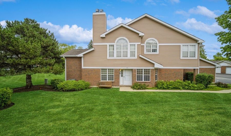 791 W Happfield Dr, Arlington Heights, IL 60004 - 2 Beds, 2 Bath