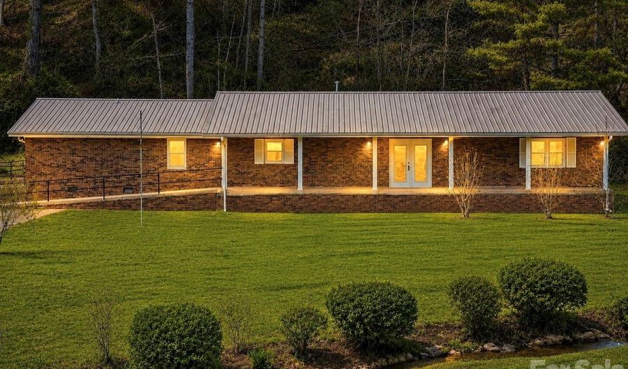 208 Murdock Rd, Bakersville, NC 28705 - 4 Beds, 3 Bath
