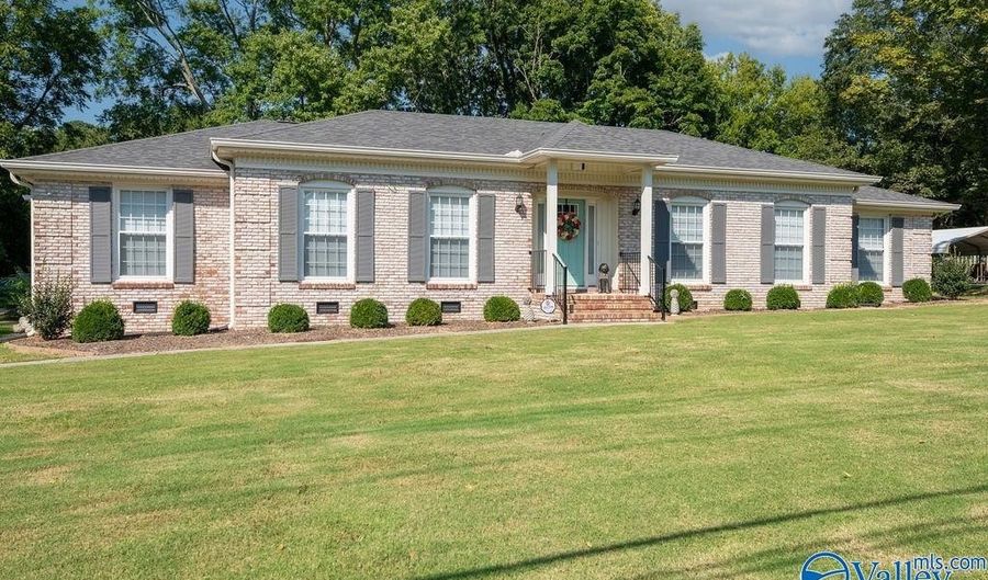 106 Collier Dr, Albertville, AL 35951 - 5 Beds, 3 Bath