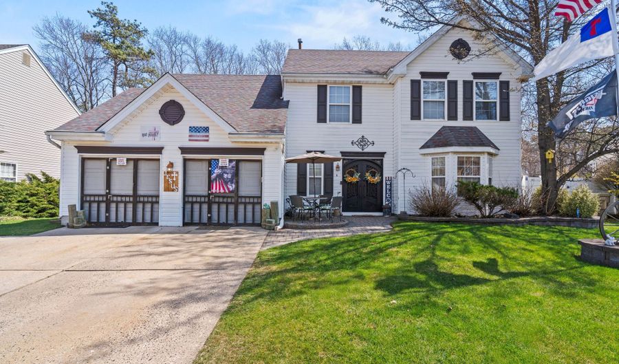 5 Brentwood Dr, Bayville, NJ 08721 - 4 Beds, 3 Bath
