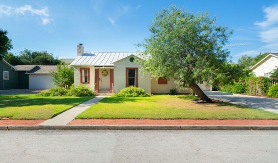 128 E Elmview Pl, Alamo Heights, TX 78209 - 3 Beds, 2 Bath