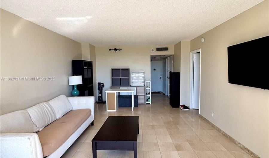 20301 W Country Club Dr 1025, Aventura, FL 33180 - 1 Beds, 2 Bath