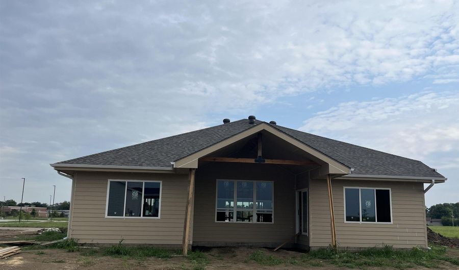 810 N 22nd St, Ashland, NE 68003 - 5 Beds, 3 Bath