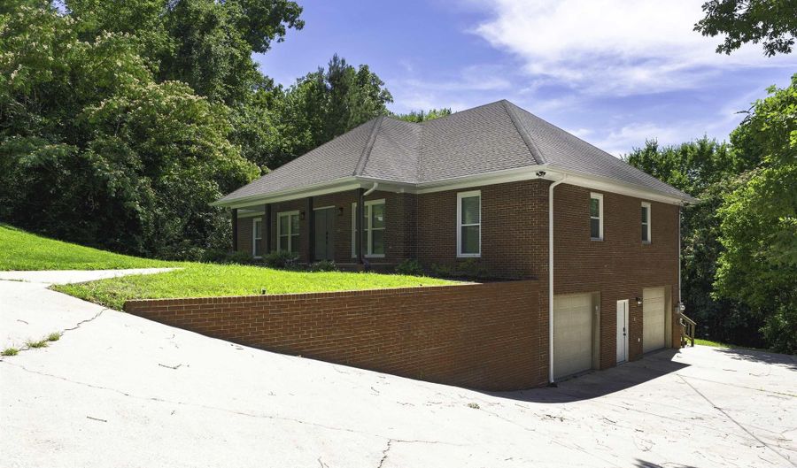 135 KINGSLEY Rd, Alabaster, AL 35007 - 4 Beds, 3 Bath