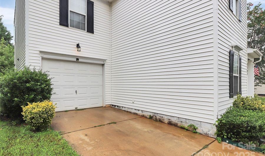 7707 Brisbane Ct, Charlotte, NC 28215 - 3 Beds, 3 Bath