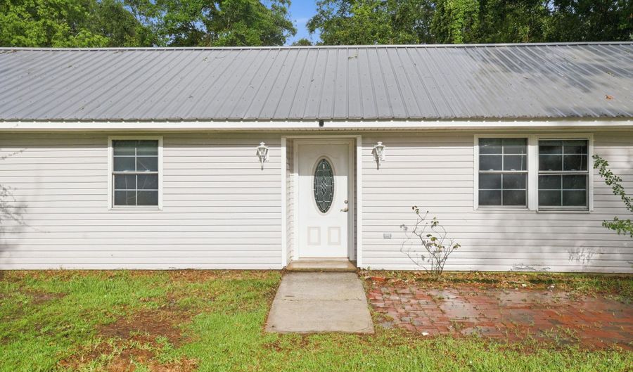 867 Washington St, Bay St. Louis, MS 39520 - 3 Beds, 2 Bath
