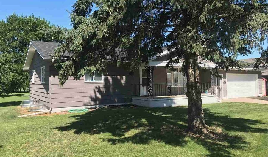821 Country Club Dr, Akron, IA 51001 - 3 Beds, 3 Bath