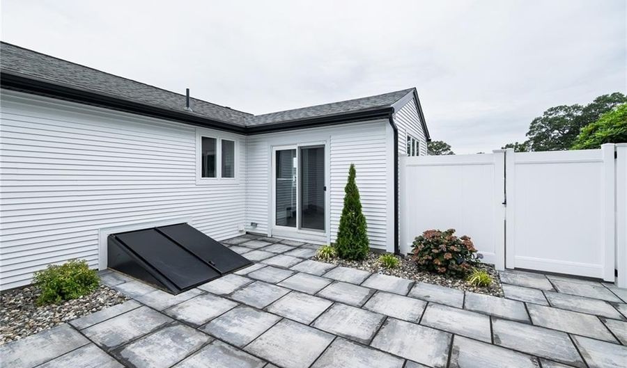 55 Brookfield Dr, Cranston, RI 02920 - 2 Beds, 2 Bath