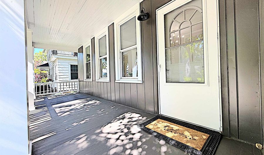 1730 N ONEIDA St, Appleton, WI 54911 - 5 Beds, 2 Bath
