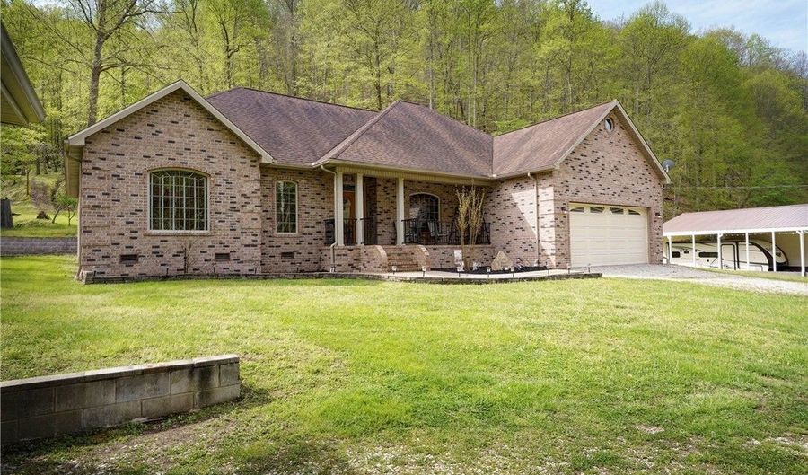 970 Ed Stone Branch Rd, Chapmanville, WV 25508 - 4 Beds, 2 Bath