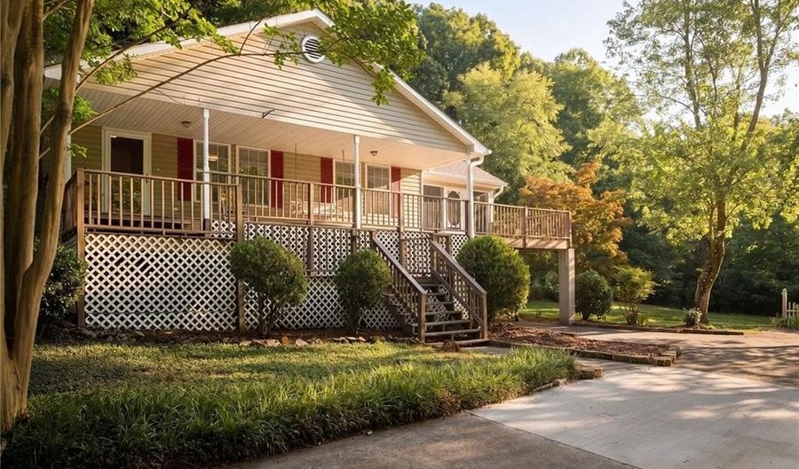 135 Brookhaven Ln, Advance, NC 27006 - 3 Beds, 3 Bath