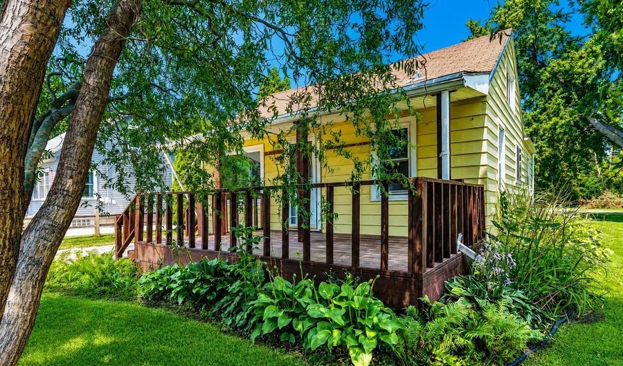 1230 E FREMONT St, Appleton, WI 54915 - 3 Beds, 1 Bath