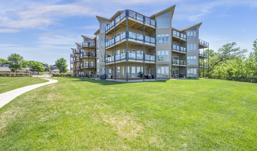 425 240th Ave #206, Arnolds Park, IA 51331 - 3 Beds, 2 Bath
