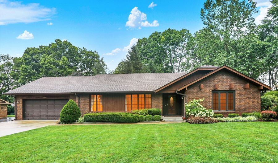8537 Ridge Hill Dr, Indianapolis, IN 46217 - 3 Beds, 2 Bath