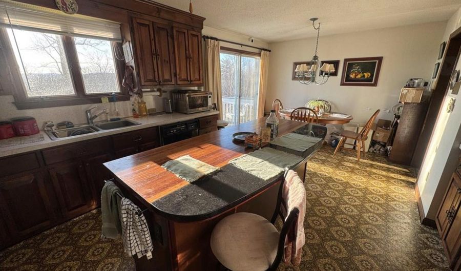 8 Colburn Rd, Brookline, NH 03033 - 6 Beds, 4 Bath