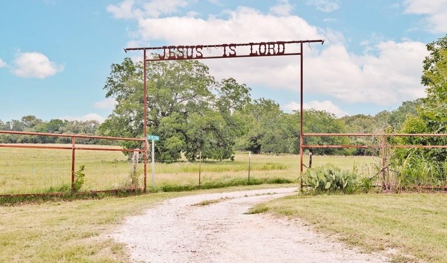 215 Private Road 2394, Alvord, TX 76225 - 3 Beds, 2 Bath