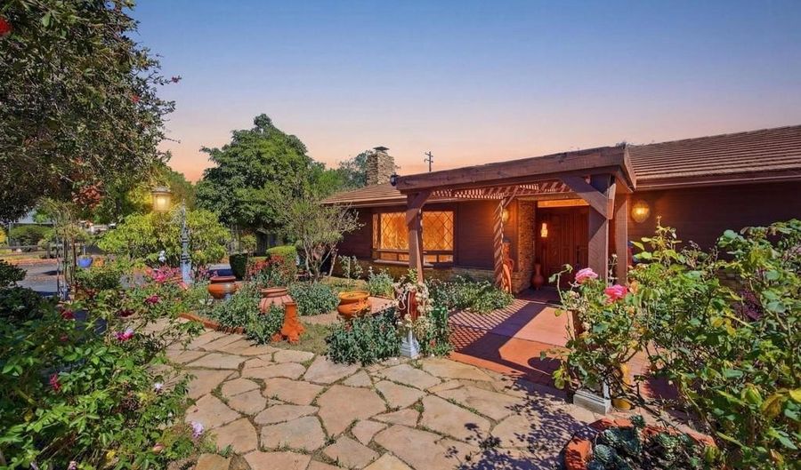 2807 S Grade Rd, Alpine, CA 91901 - 3 Beds, 2 Bath