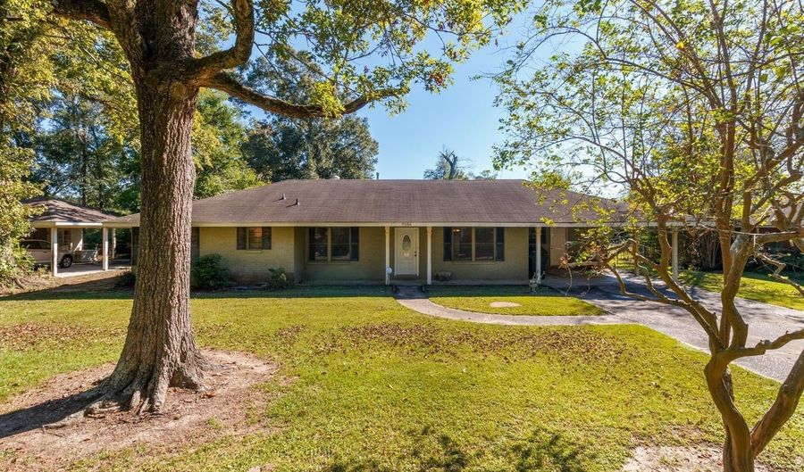 9384 S River Oaks Dr, Baton Rouge, LA 70815 - 3 Beds, 3 Bath