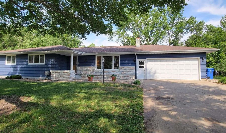 715 S Dodge St, Algona, IA 50511 - 3 Beds, 2 Bath
