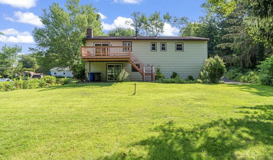 26 Harbor Ridge Rd, Danbury, CT 06811 - 3 Beds, 3 Bath