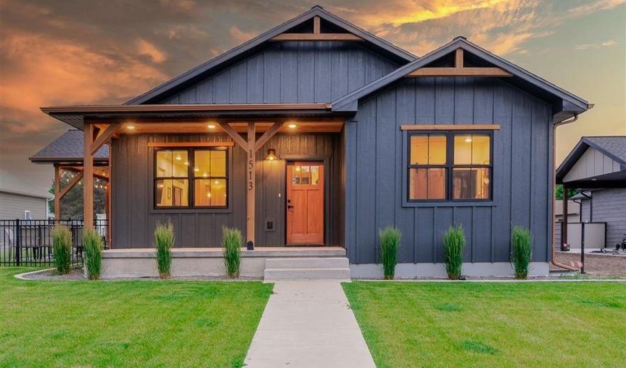 1513 22nd St, Cody, WY 82414 - 5 Beds, 2 Bath