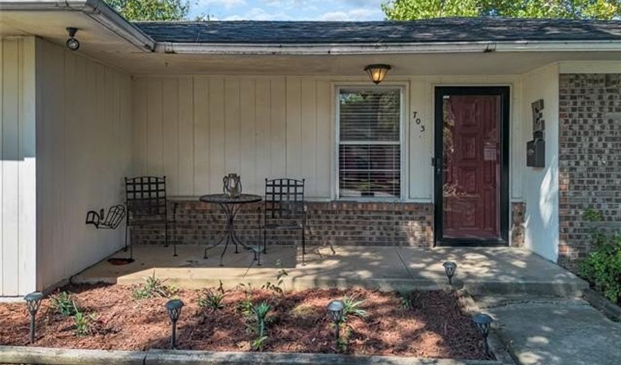 703 Cottonwood St, Ardmore, OK 73401 - 3 Beds, 2 Bath