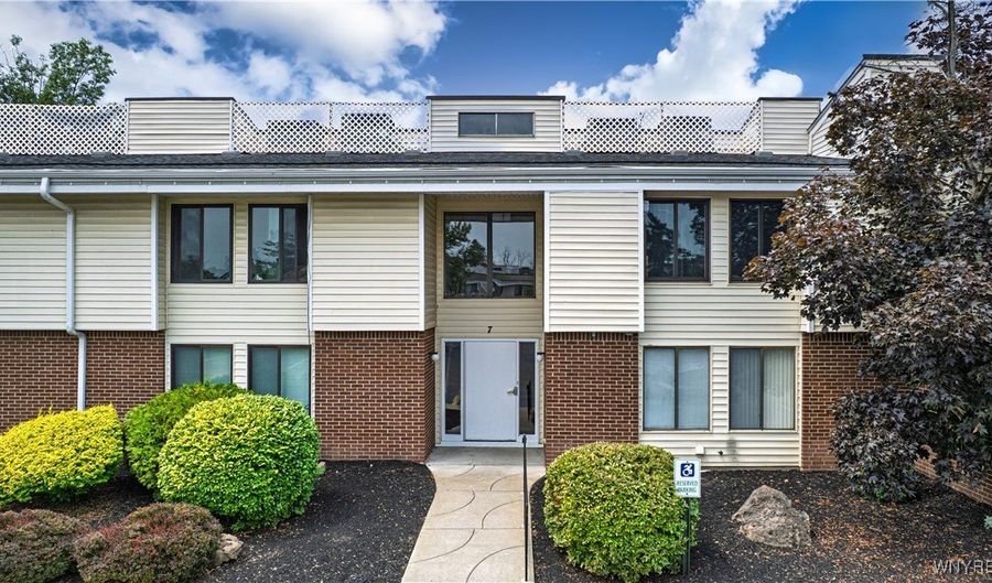 7 Southcreek Ct D, Amherst, NY 14051 - 2 Beds, 2 Bath
