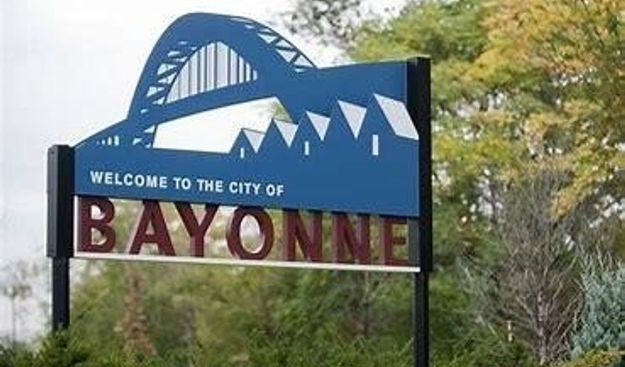 118 NEWMAN Ave 1, Bayonne, NJ 07002 - 2 Beds, 1 Bath