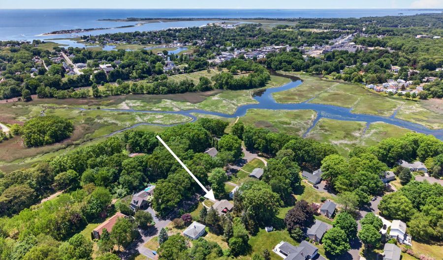 8 Liberty Rdg, Clinton, CT 06413 - 2 Beds, 3 Bath