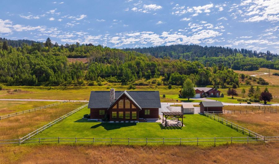 575 BUFFALO Dr, Alpine, WY 83128 - 4 Beds, 2 Bath